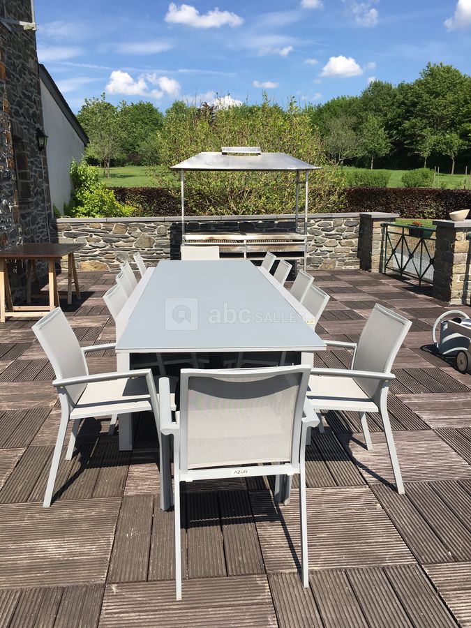 Continuation de la terrasse avec barbecue