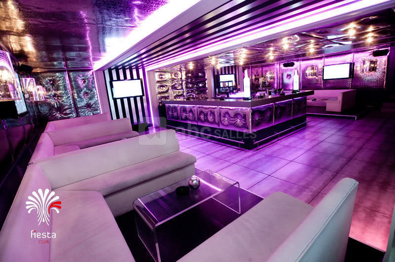 Silver room