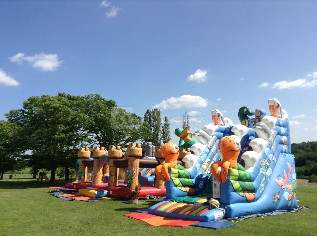 Jeux gonflables au parc