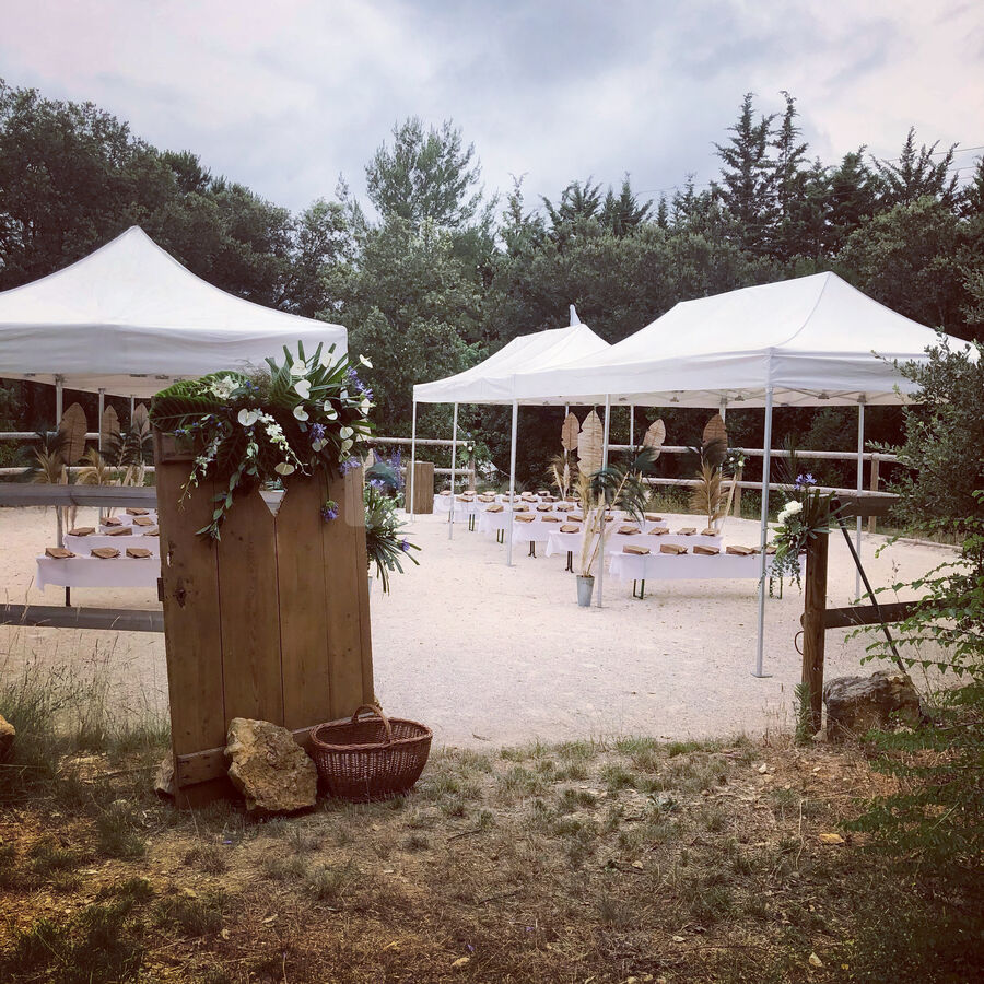 Espace sablé pour cérémonie