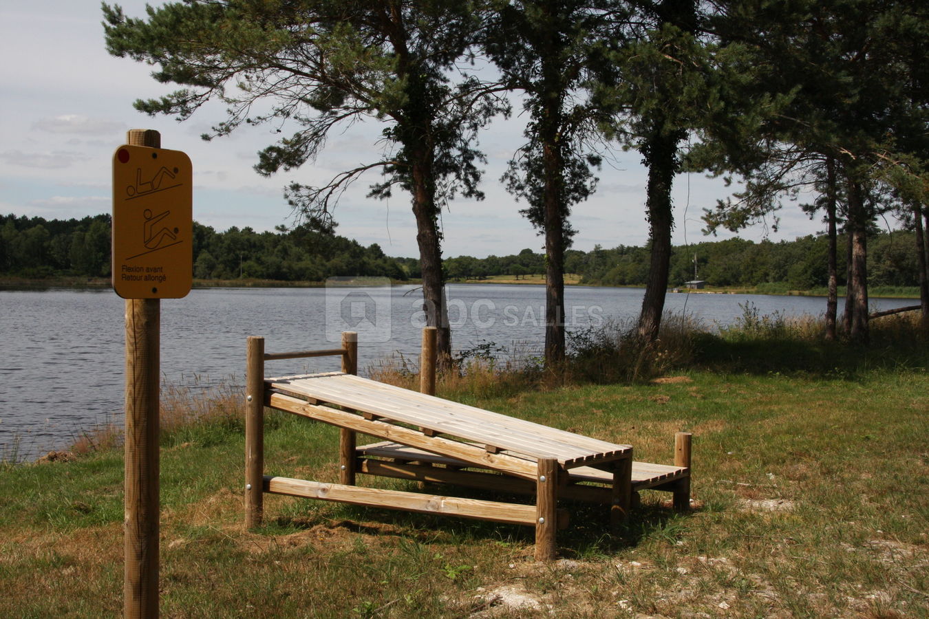 Le parcours de santé au bord de l'étang des trois frères