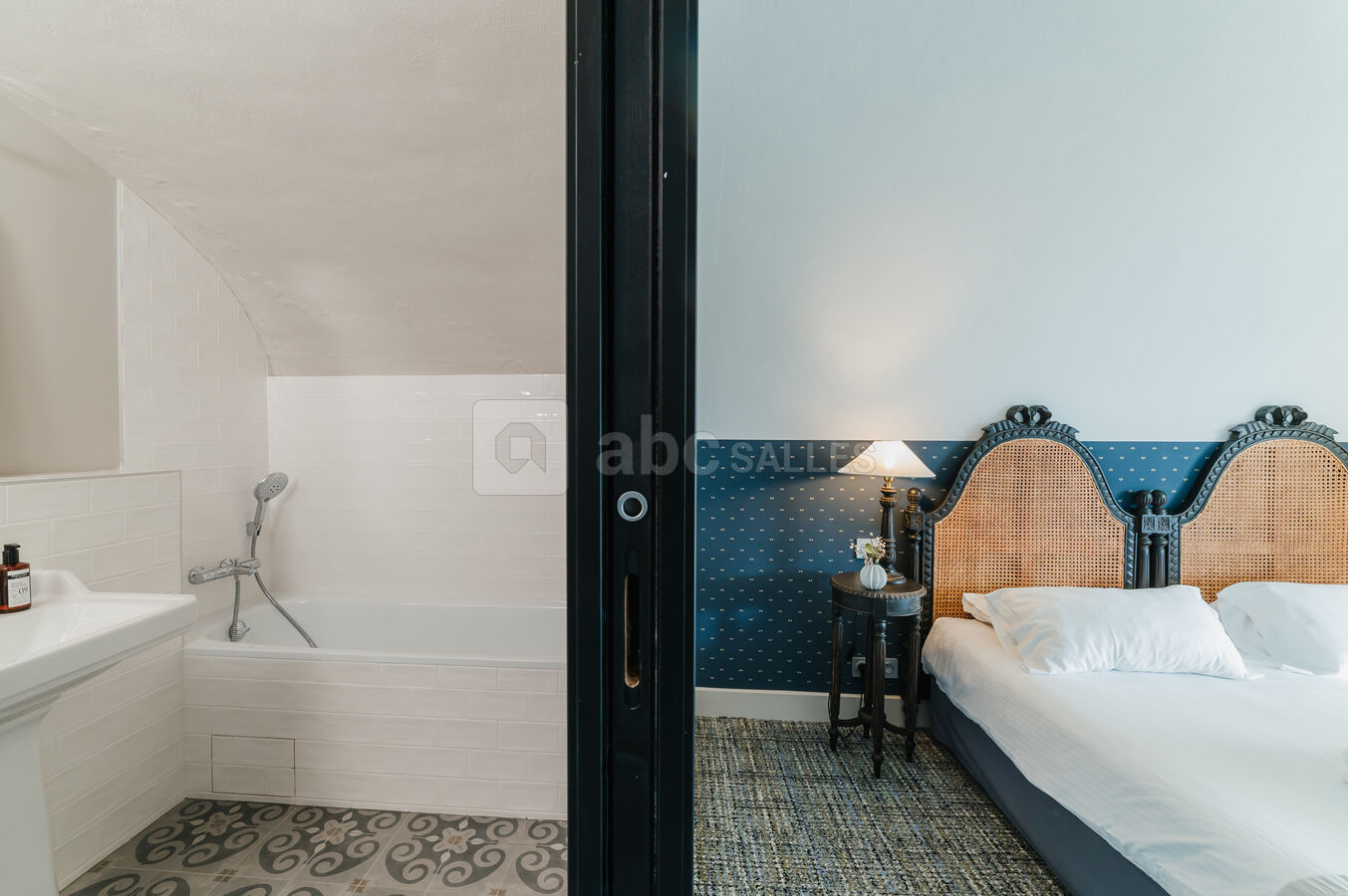 Chambre Deluxe, baignoire et douche