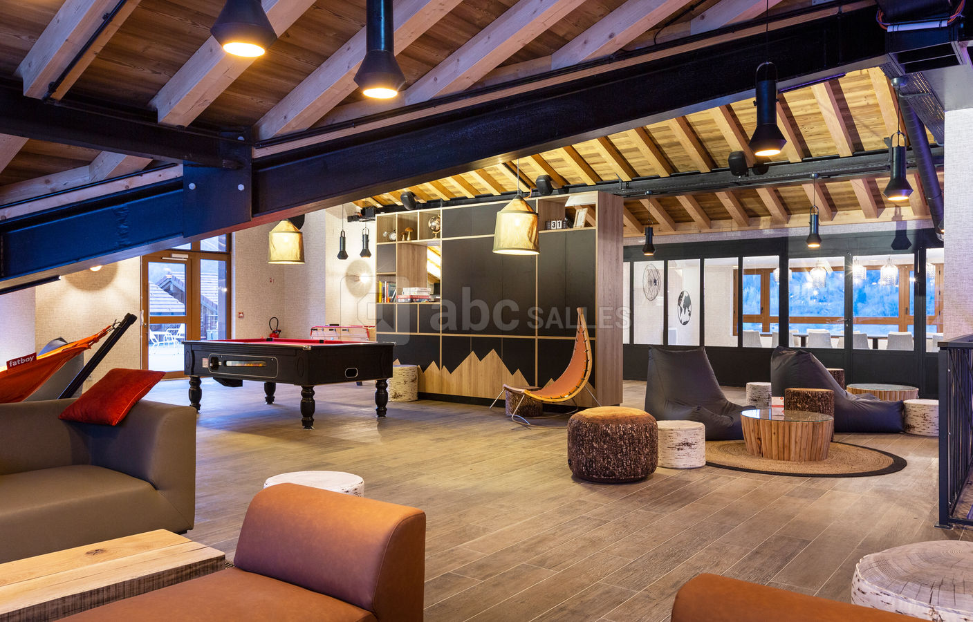 Mezzanine Bar BC7