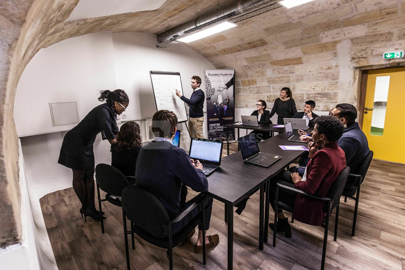 Salle 30m² remplie