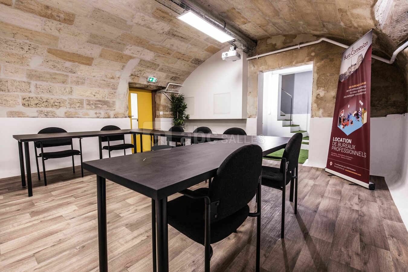 Salle 30m² vide
