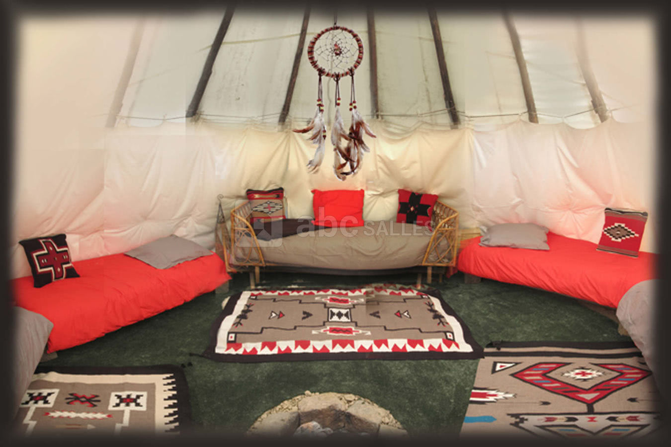 Tipi: pour 4 a 5 personnes (lits simples)