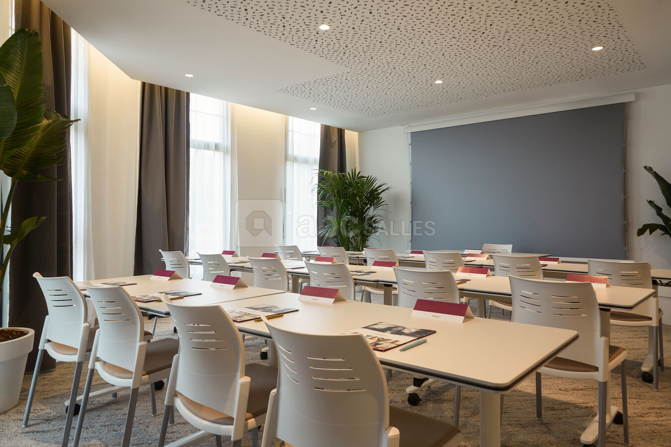 Salle de réunion : disposition en école
