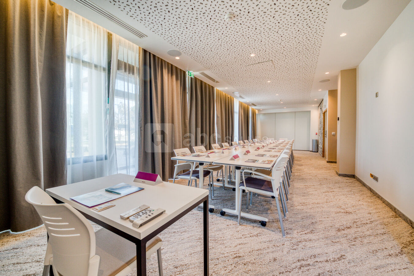 Salle de réunion : disposition en pavé