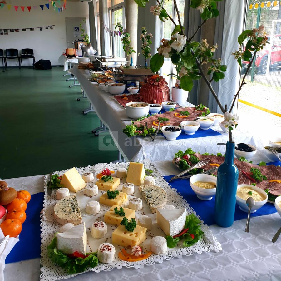 Le buffet servi dans la Jasse