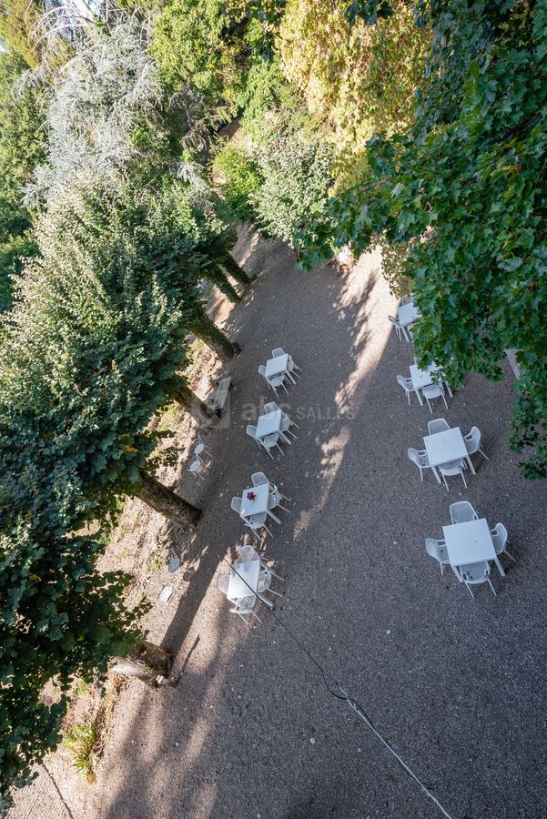 Terrasse a l'arrière du Château de Frétoy