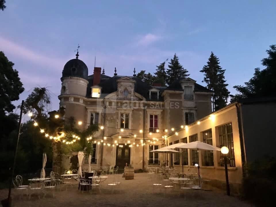 Le cour du Château de Frétoy