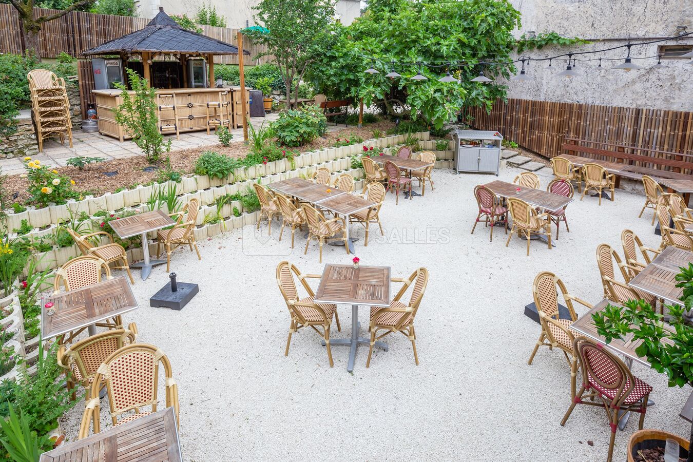 Jardin d'été avec sa terrasse