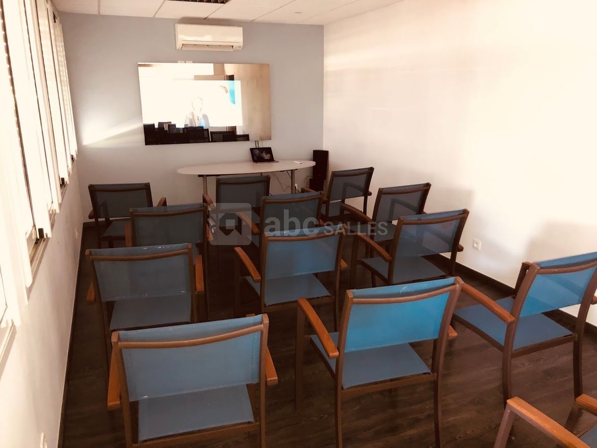 Salle de réunion équipée
