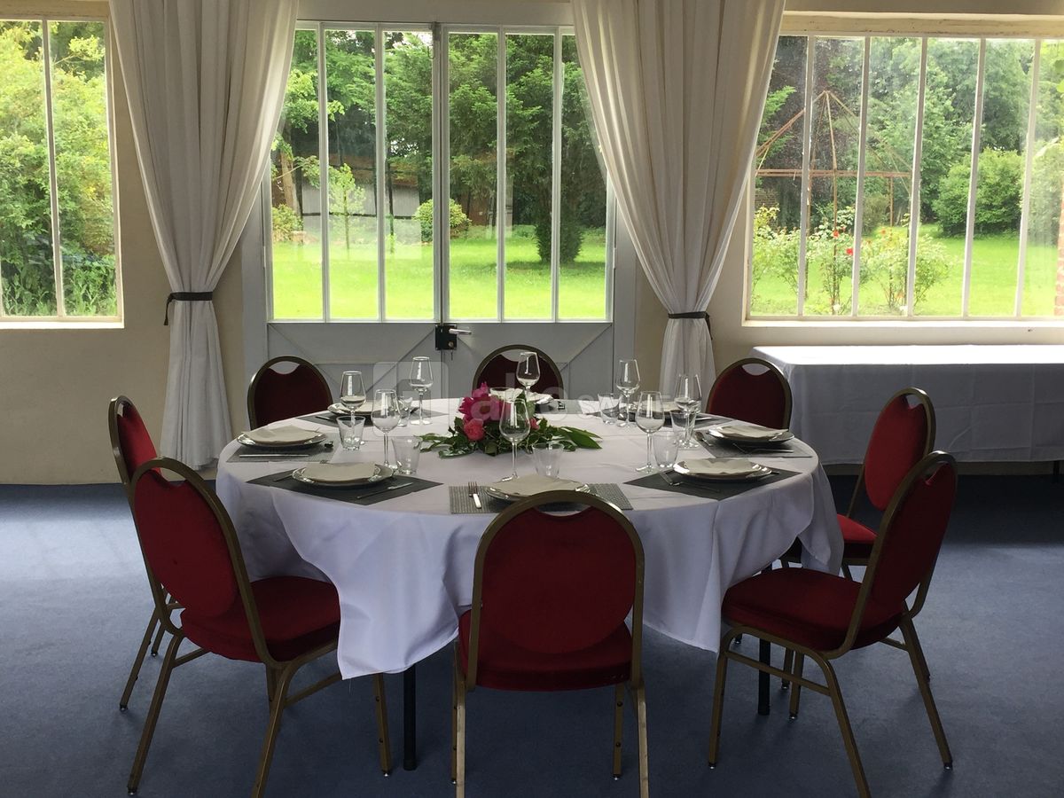 Salle de réception sur jardin