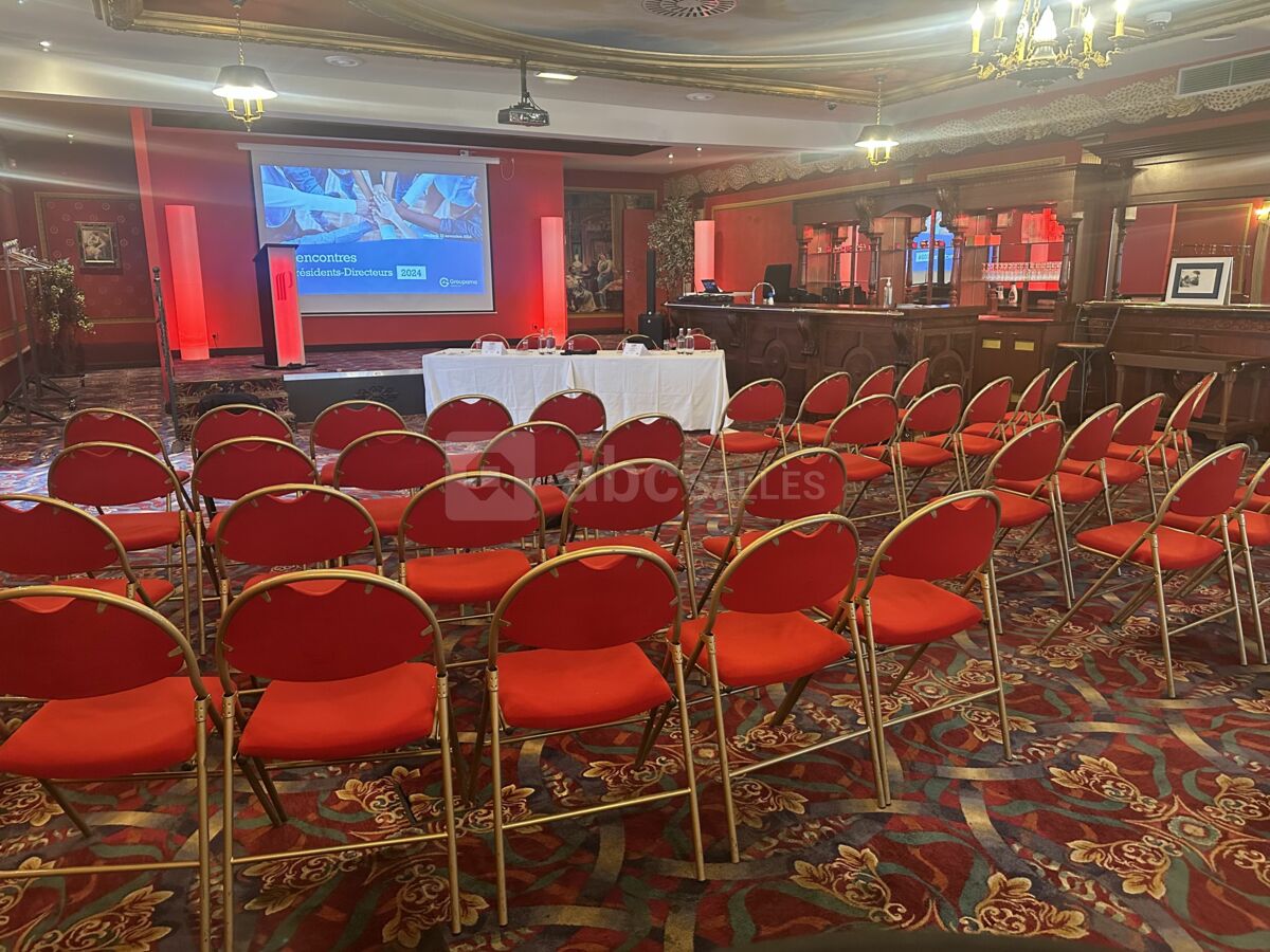 Réunion ou Conférence dans le Salon de l'Empereur