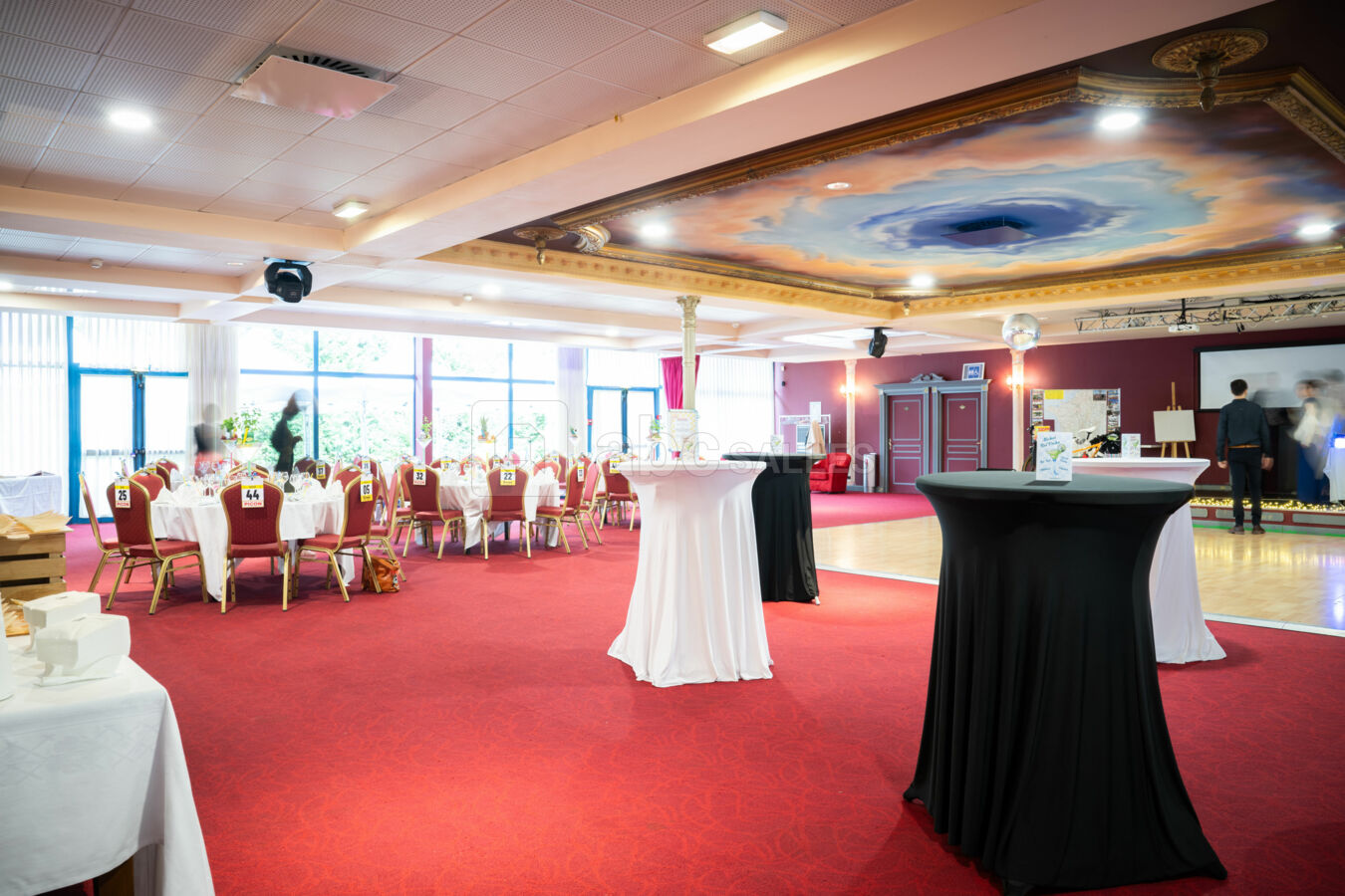 Soirée en mode dynamique suivie d'un repas servi à table