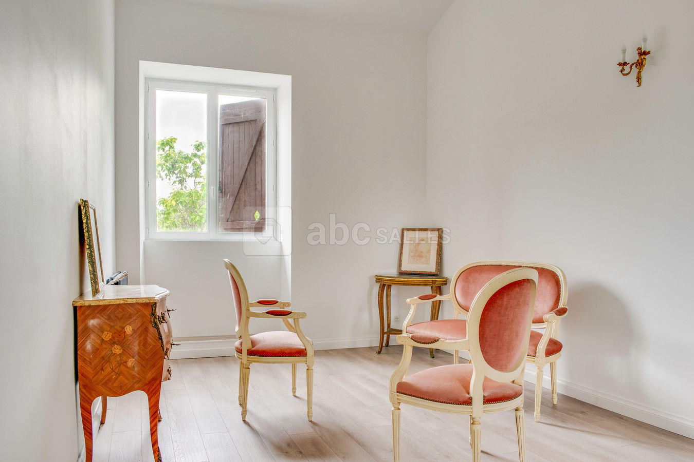 Petit Salon