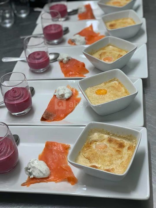 Trio gourmand Oeuf cocotte au foie gras ,Truite tzatziki ,mousseline de betterave
