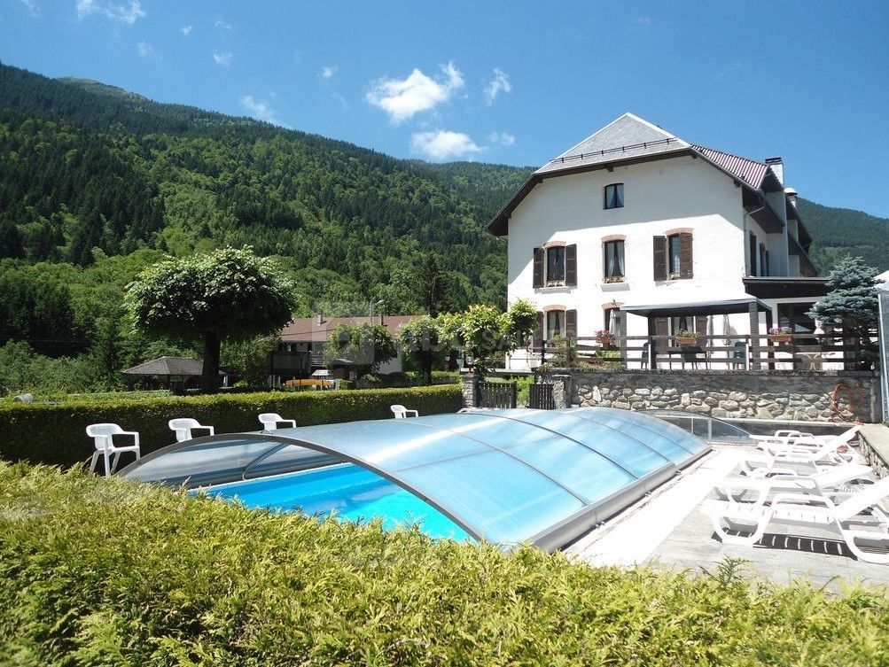 La residence l'altitude l'été avec piscine et tennis