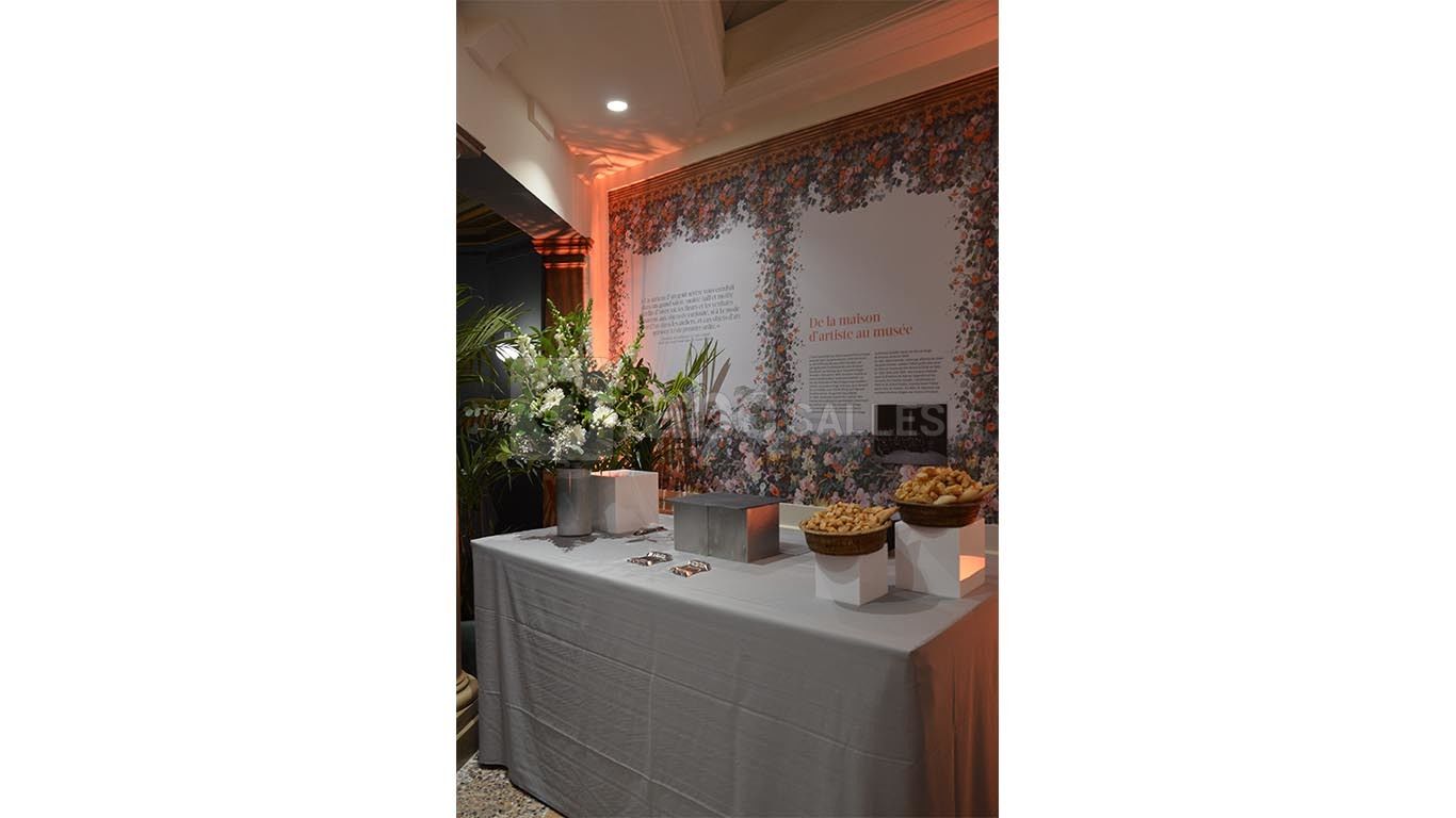 Buffet dans le jardin d'hiver