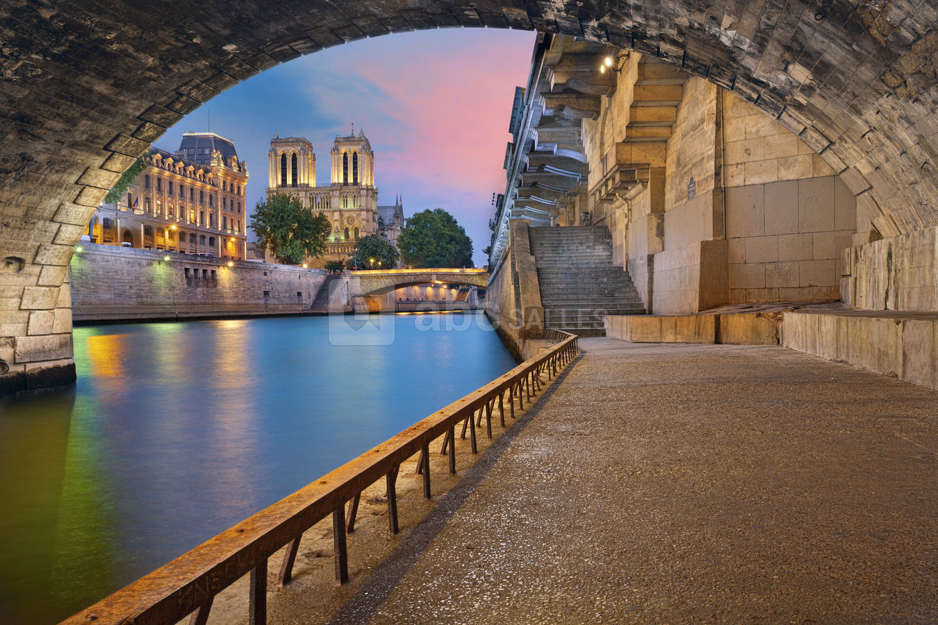 Quai d'amarrage - Péniche à Paris
