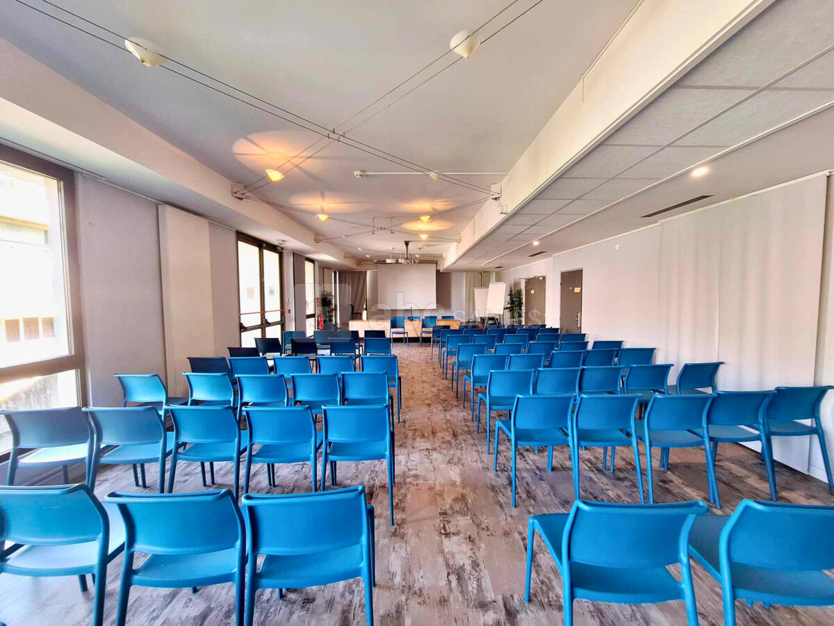 Salle de conférence de 130m²