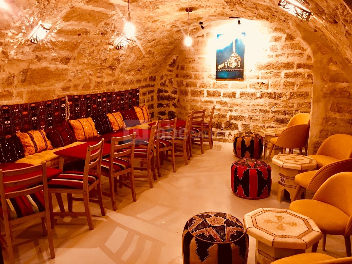 Salle en pierre voûtée