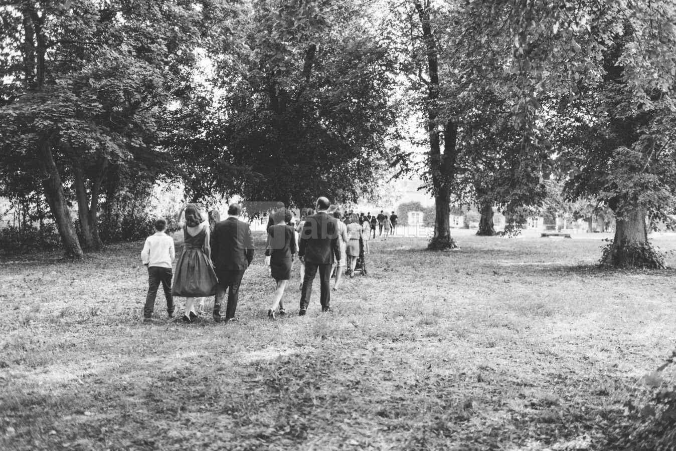 Retour de l'église dans le parc