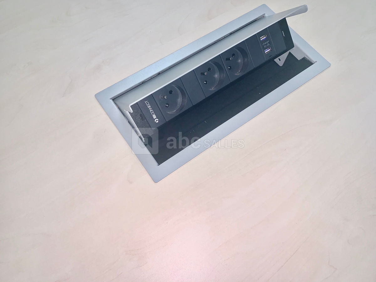 A DISPOSITION SUR CHAQUE TABLE