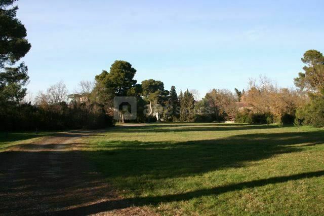 Parc avant du château - parking