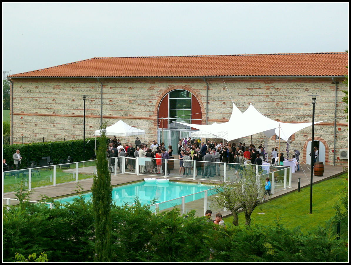 Terrasse couverte et piscine