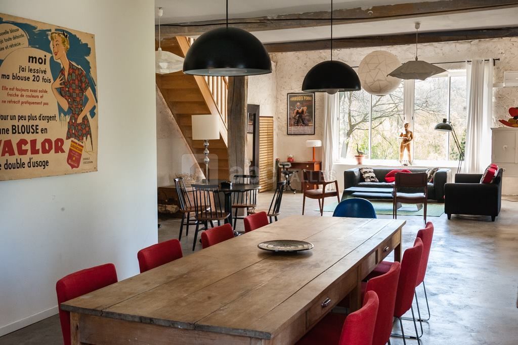 Hebergement possible , maison de famille  12 personnes