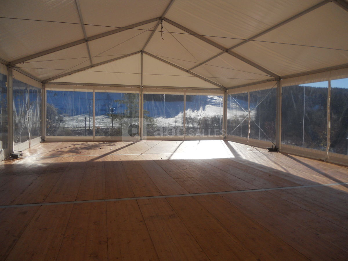 Chapiteau vide - chalet de la serra