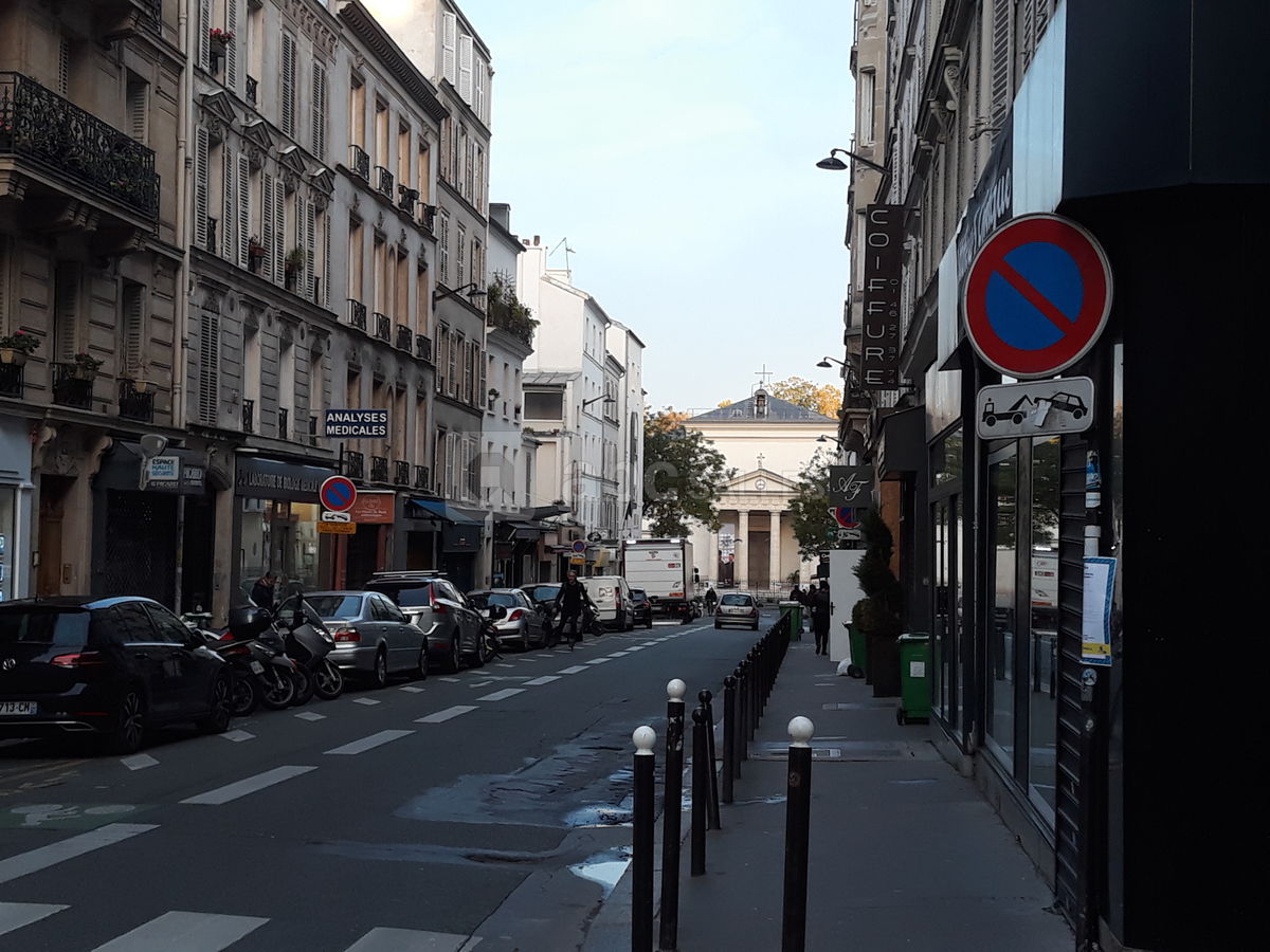 Rue des Batignolles au niveau de la salle