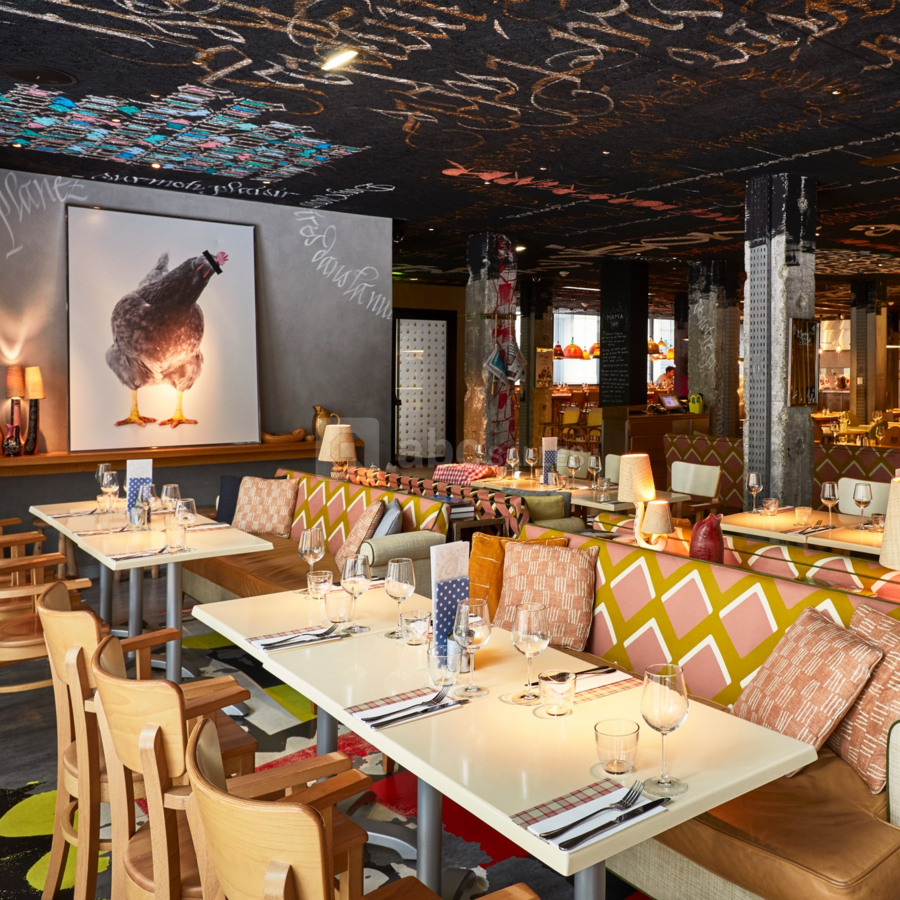 Restaurant au rez-de-chaussée