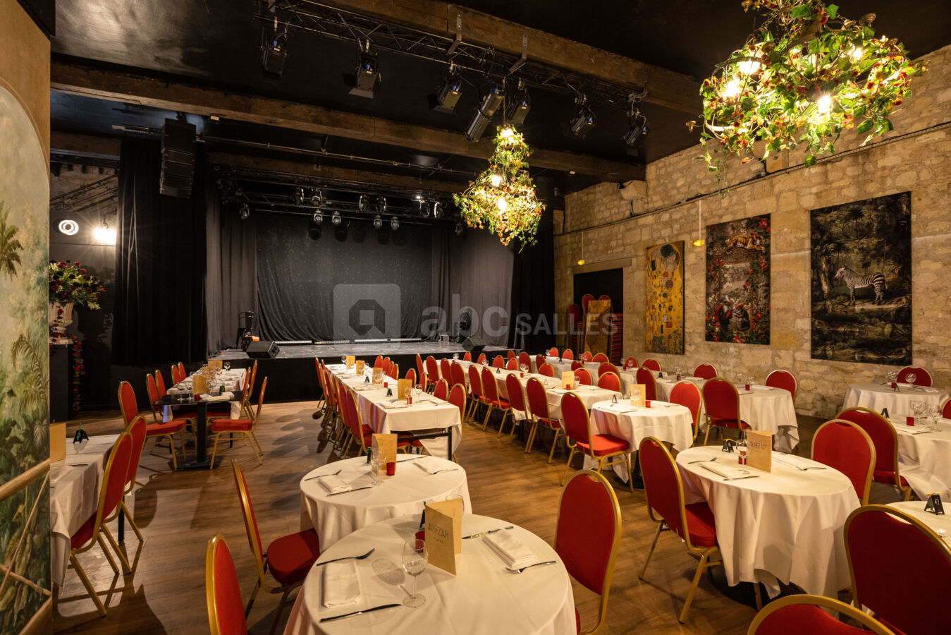 Salle Alcazar avec scène, modulable selon les besoins