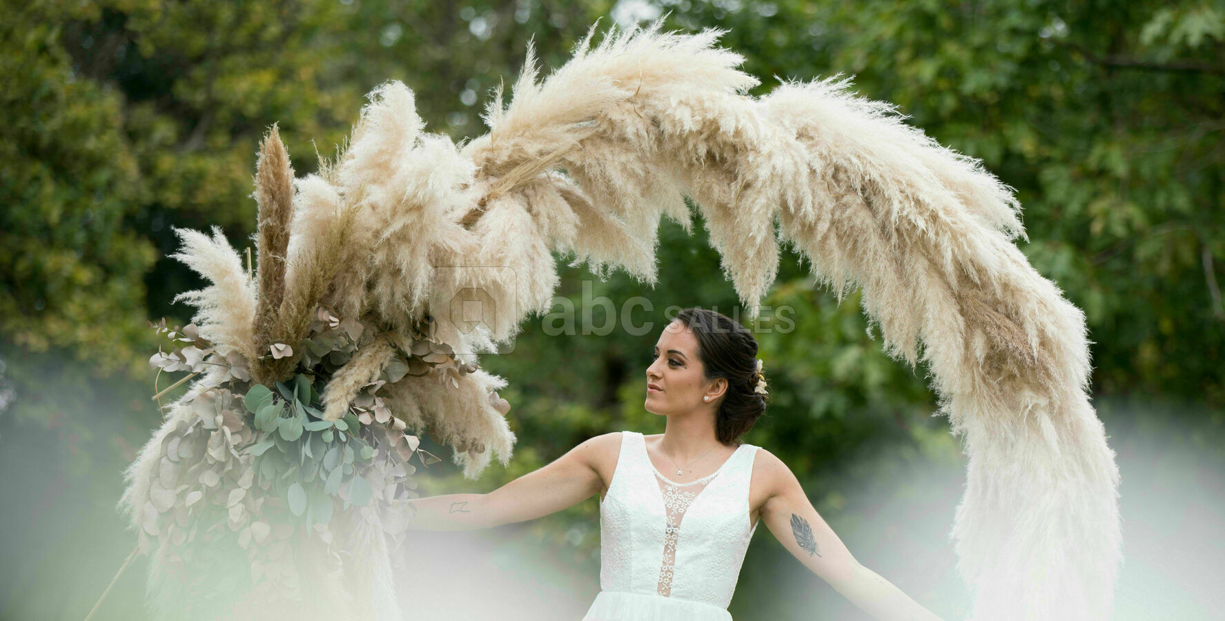 Mariée sous l'arche