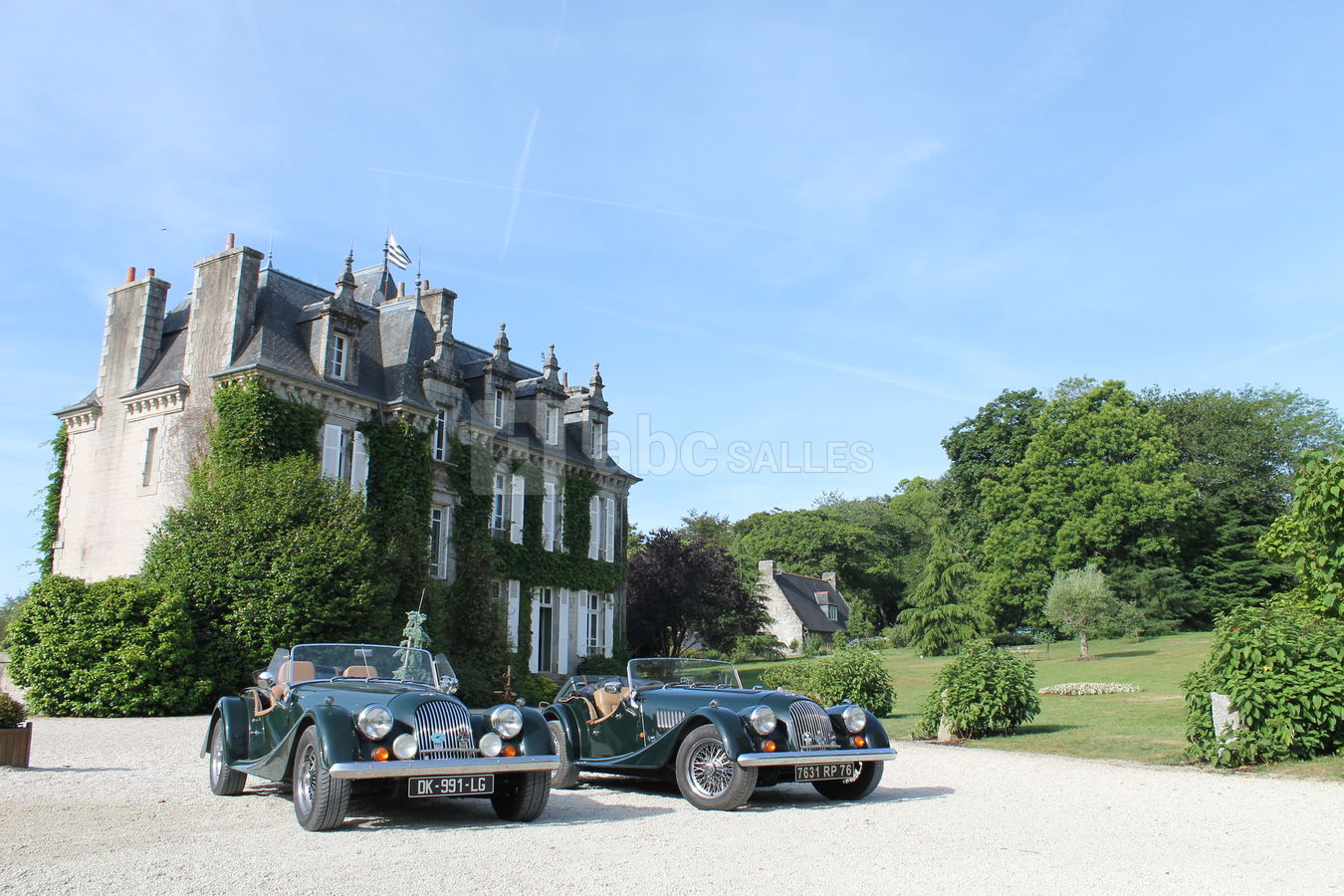 Deux voitures pour un mariage!