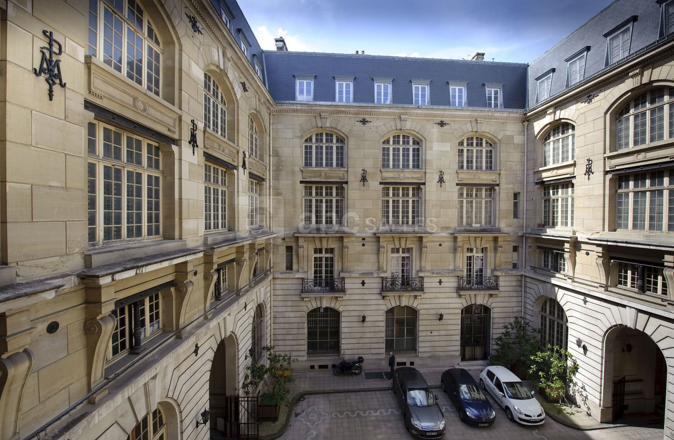 Cour intérieure donnant sur la rue des blancs-manteaux