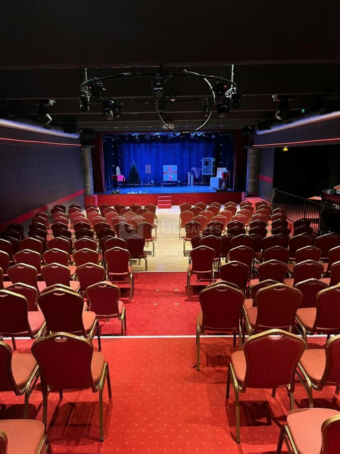 En théâtre