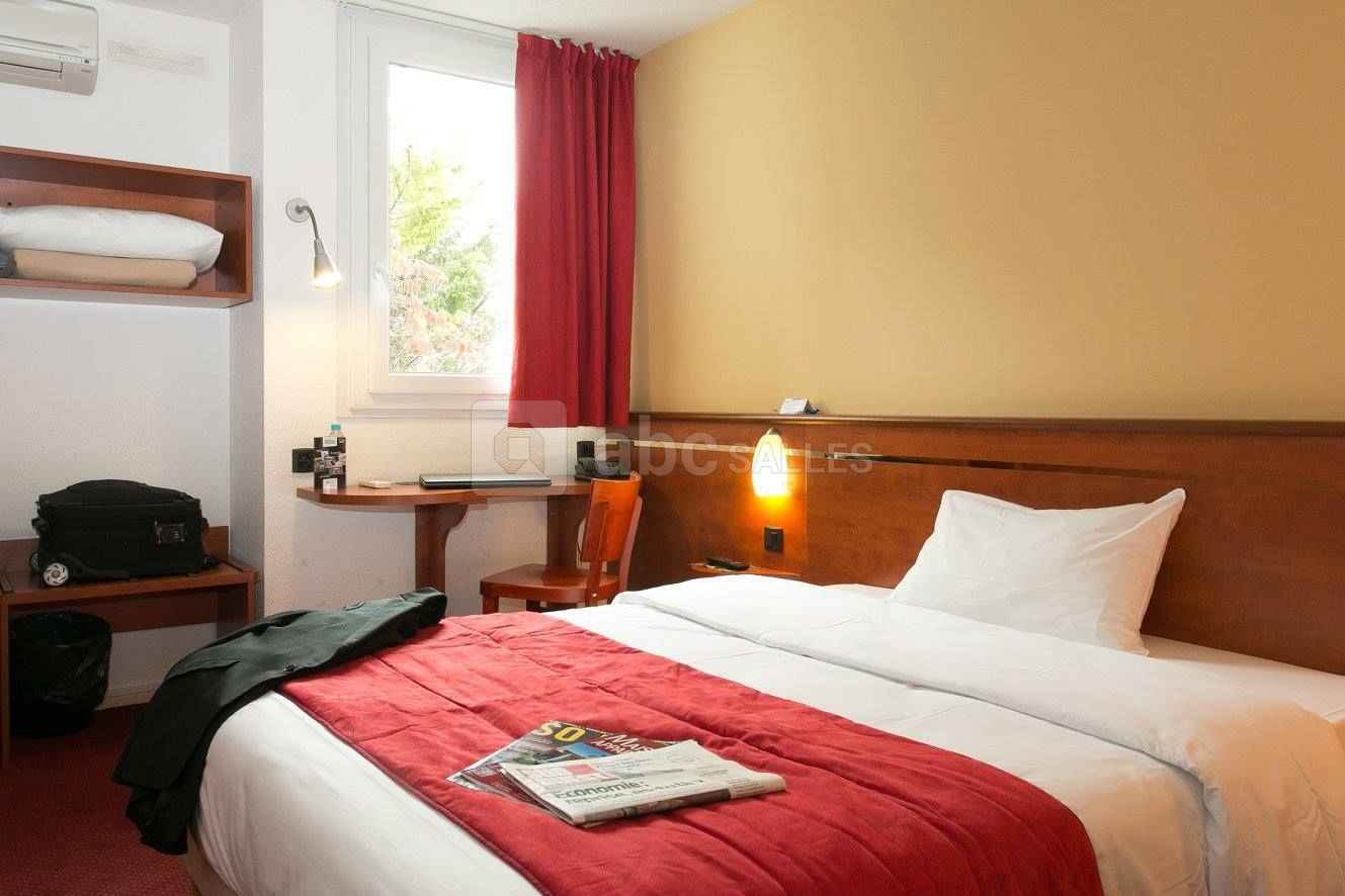 Chambre grand lit