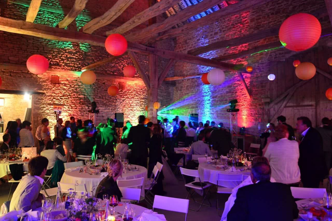 Interieur grange le soir