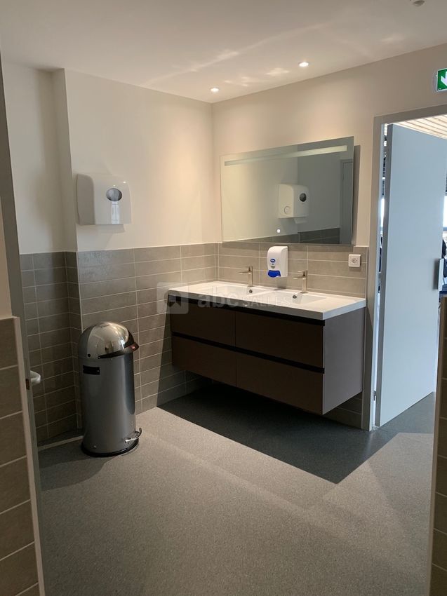 Salle - sanitaires
