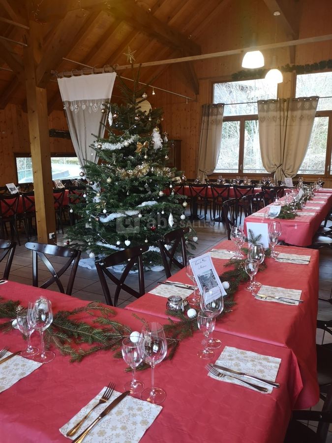 Salle de restaurant repas des anciens noêl
