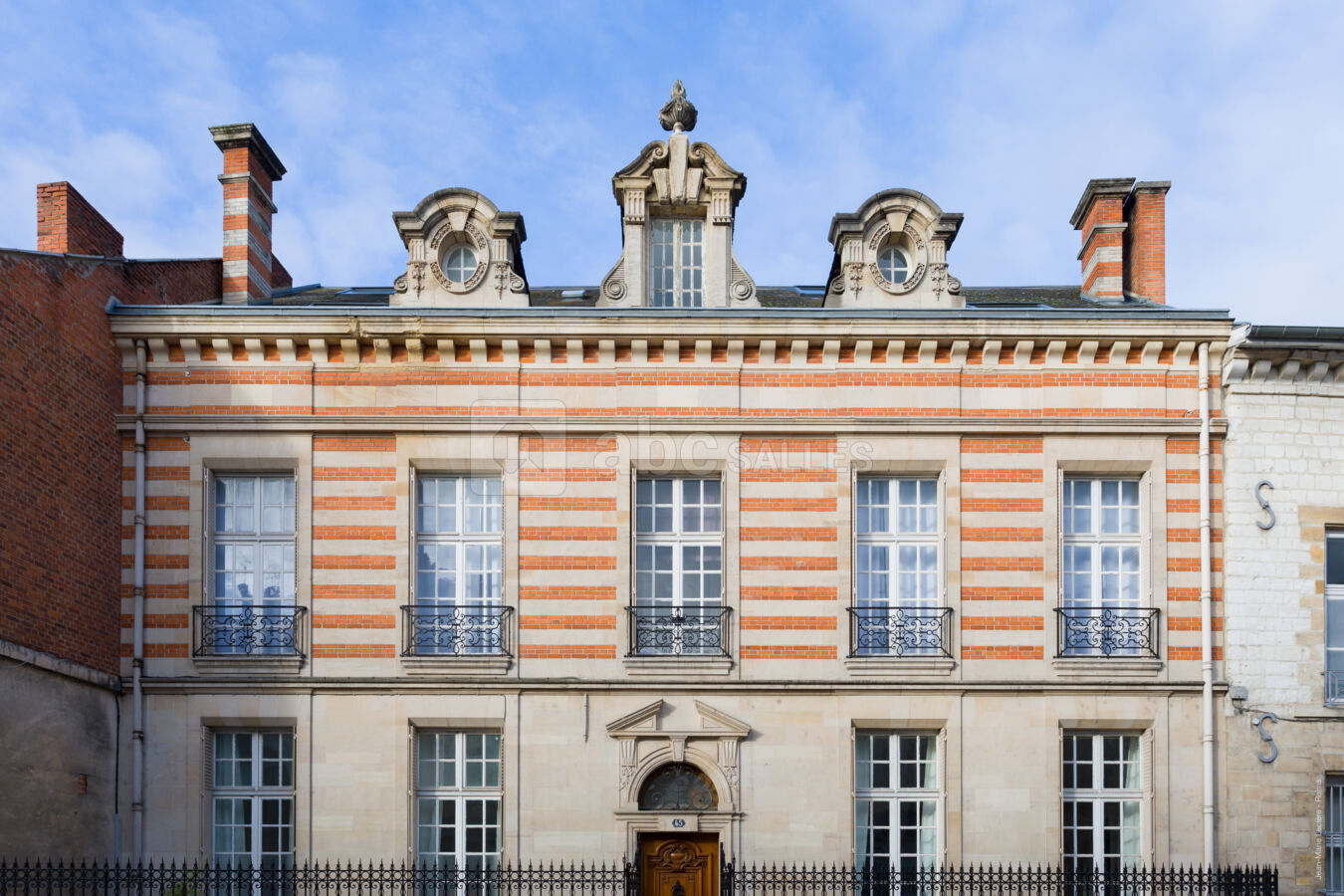 Vue d'ensemble (façade avant)