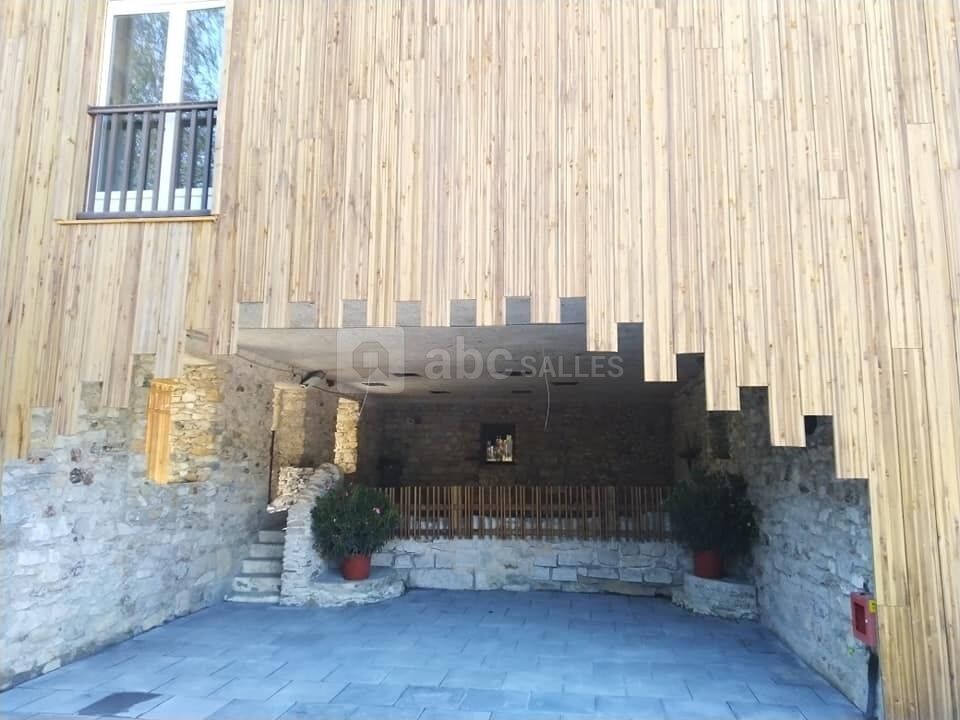 Façade est vue sur la chambre d'eau