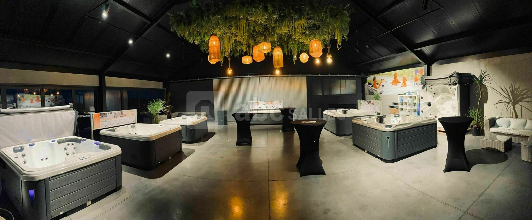 Le Hangar by Dartmoor Cottage - Showroom Spas du Cottage
