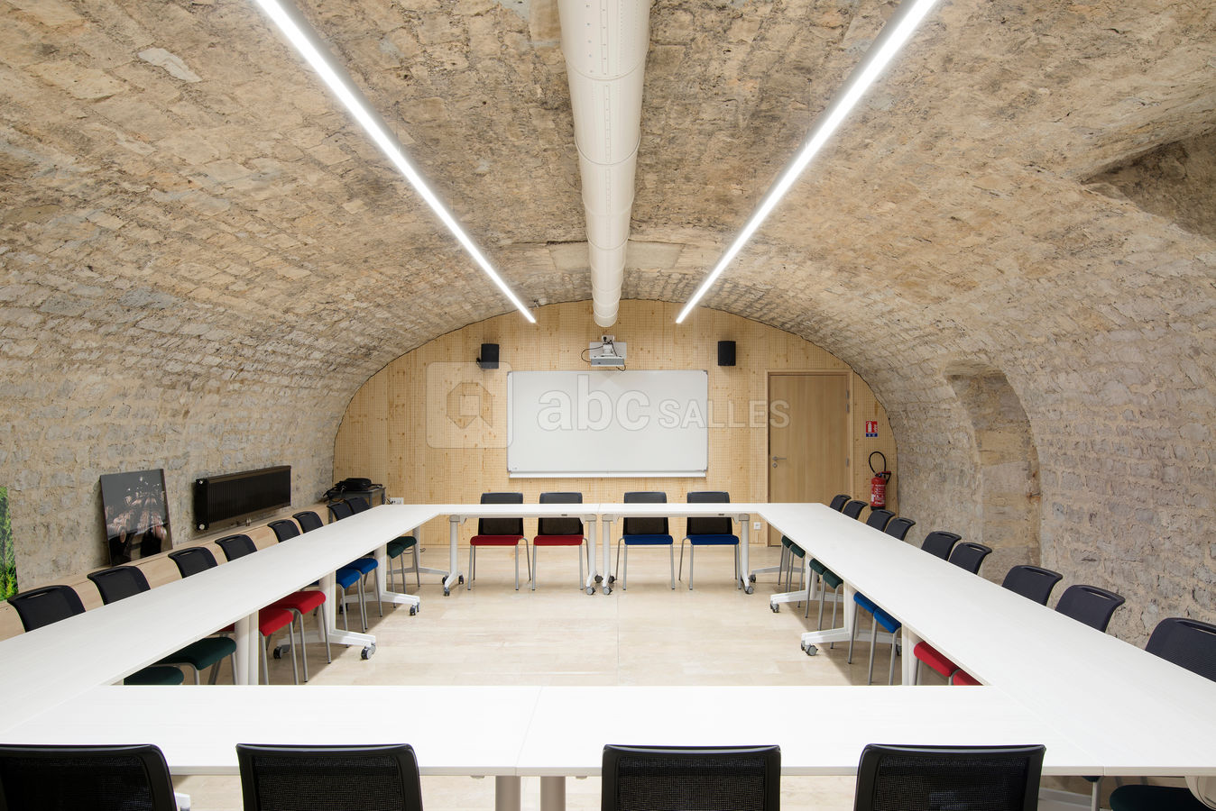 Salle de réunion configuration rectangle ou théâtre - Le Chai de Bourgogne-Franche-Comté