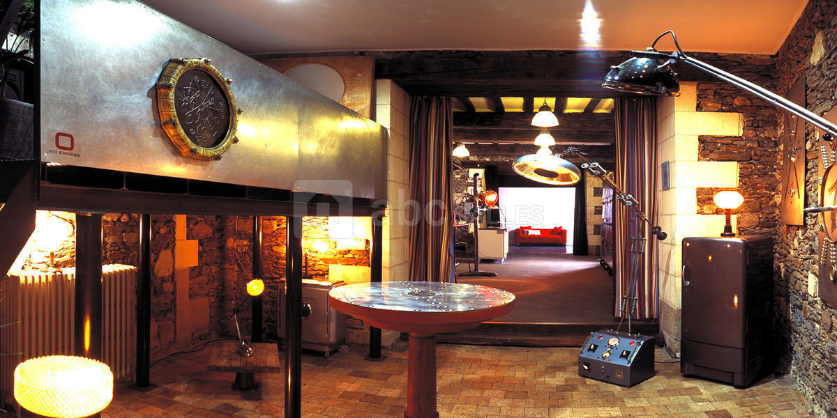 White & Metal Corner