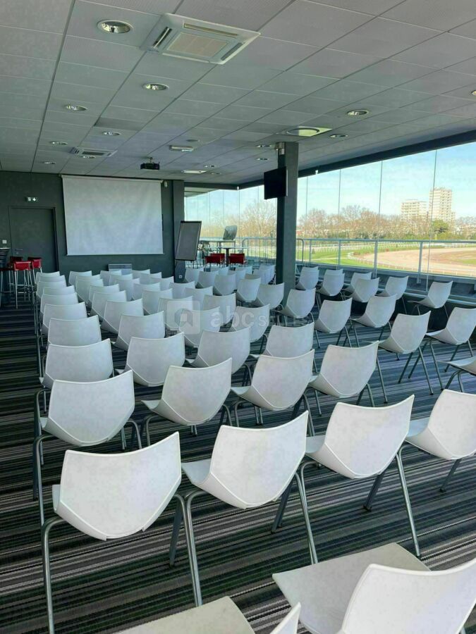 Salon des propriétaires en théatre